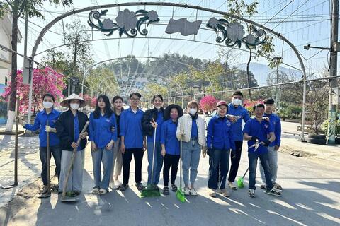 <a href="/hoat-dong-doan" title="Hoạt động Đoàn" rel="dofollow">Hoạt động Đoàn</a>