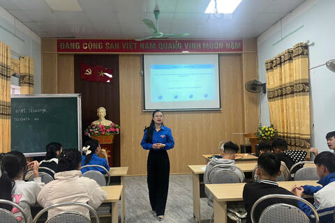 <a href="/hoat-dong-doan" title="Hoạt động Đoàn" rel="dofollow">Hoạt động Đoàn</a>