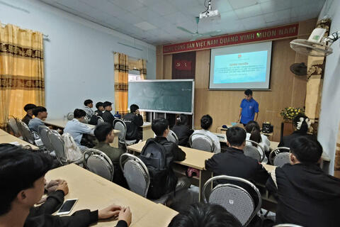 <a href="/hoat-dong-doan" title="Hoạt động Đoàn" rel="dofollow">Hoạt động Đoàn</a>