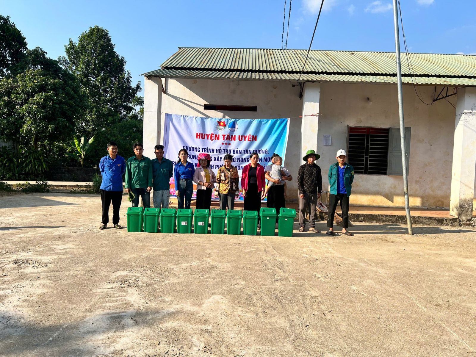 <a href="/hoat-dong-doan" title="Hoạt động Đoàn" rel="dofollow">Hoạt động Đoàn</a>