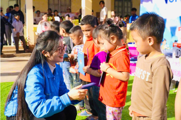 Đồng chí Vừ Thị Mai Dinh Bí, thư Tỉnh đoàn gửi gắm nhiều kỳ vọng tới các cấp bộ Đoàn và đoàn viên, thanh niên toàn tỉnh