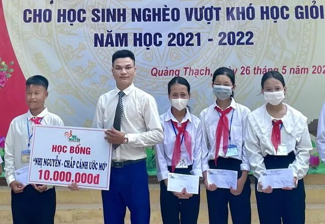 Áp dụng kỹ thuật nuôi gà mới, chàng trai kiếm doanh  thu hàng tỉ đồng/năm  - Ảnh 2.