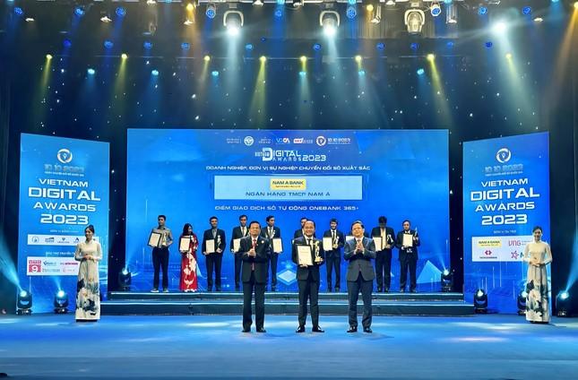OneBank nhận giải thưởng chuyển đổi số Việt Nam 2023 ảnh 2