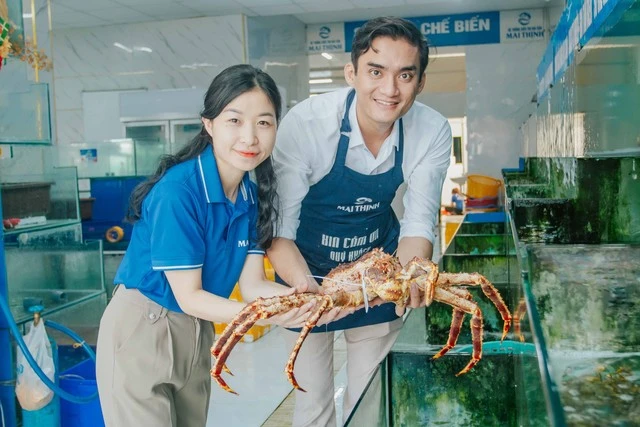 Chàng trai tuổi rồng trở thành ông chủ siêu thị hải sản đầu tiên ở Quảng Bình- Ảnh 1.