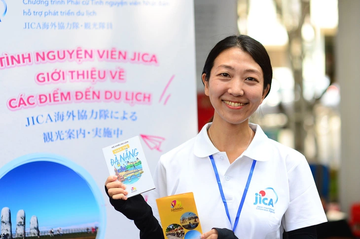 Chị Nagai Junko giới thiệu về du lịch Đà Nẵng tại Lễ hội Việt - Nhật năm 2024 - Ảnh: JICA