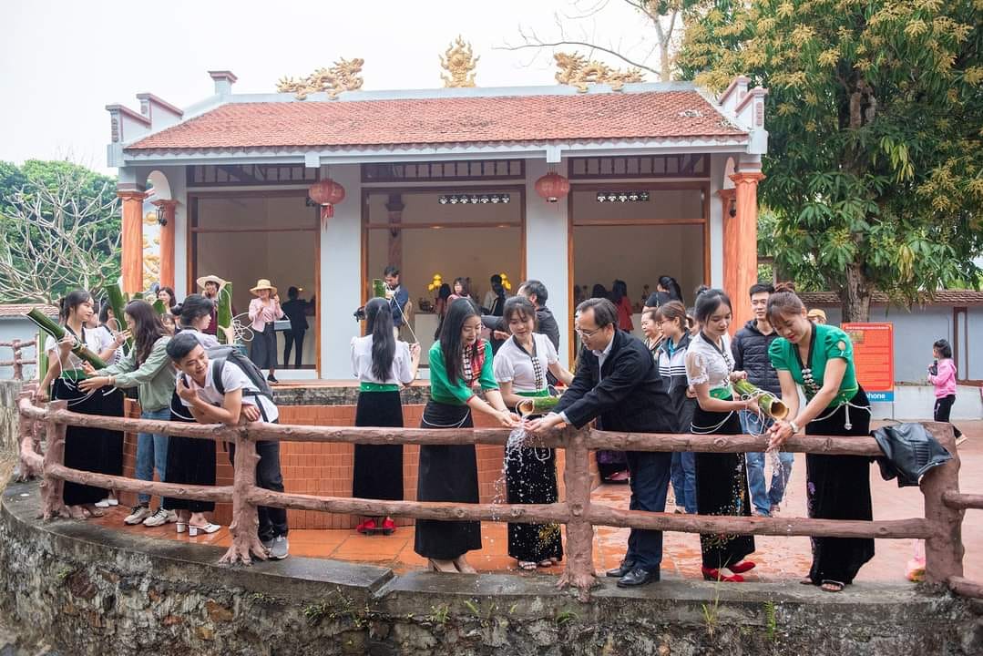 Đoàn viên trường THPT Phong Thổ tham dự Lễ hội Nàng Han năm 2023