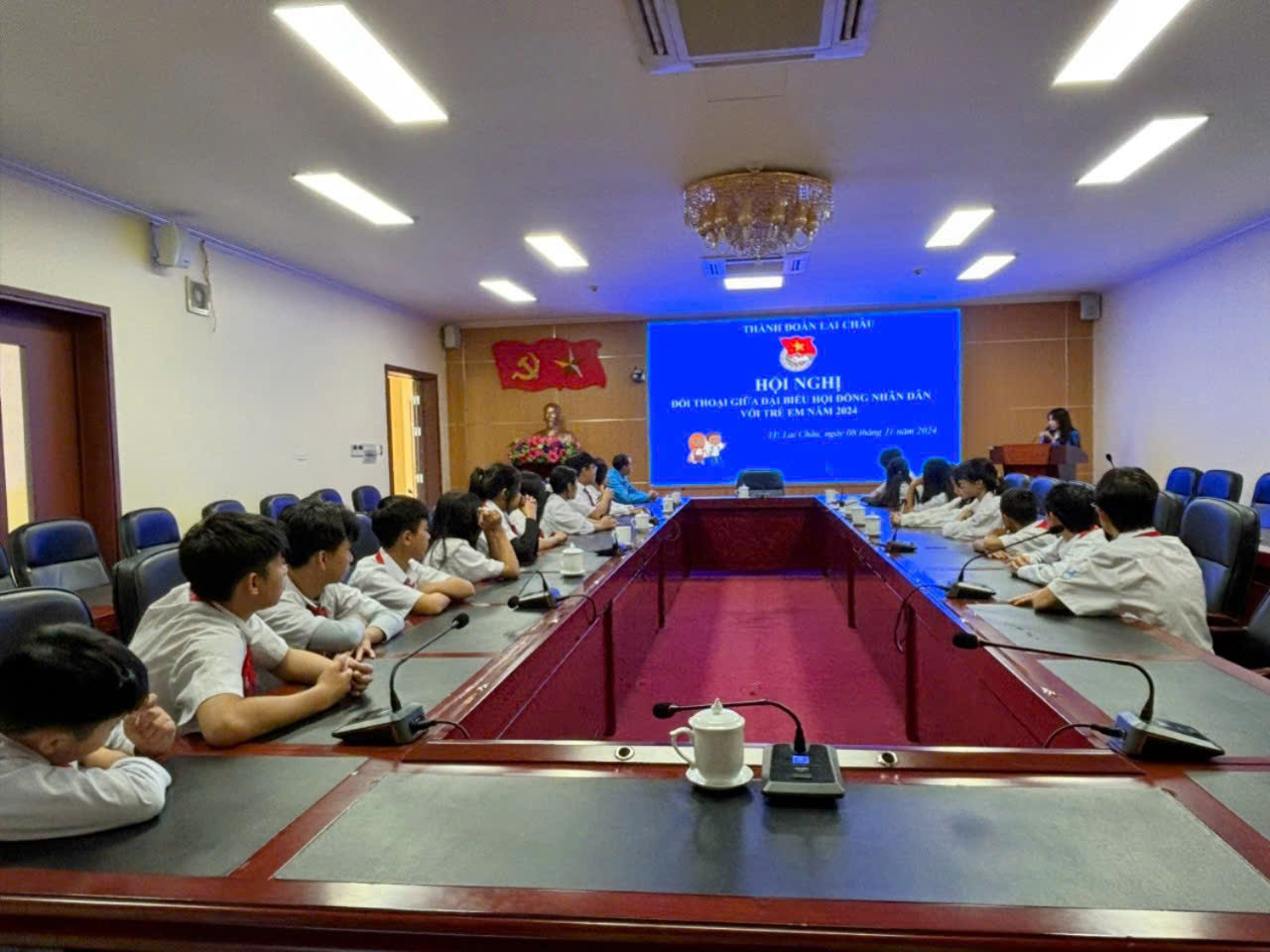 THÀNH ĐOÀN TỔ CHỨC HOẠT ĐỘNG CHO TRẺ EM TIẾP XÚC, ĐỐI THOẠI VỚI ĐẠI BIỂU HỘI ĐỒNG NHÂN DÂN NĂM 2024