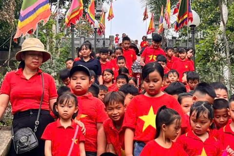 <a href="/hoat-dong-doi" title="Hoạt động Đội" rel="dofollow">Hoạt động Đội</a>