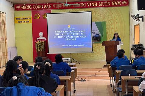 HỘI ĐỒNG ĐỘI HUYỆN TÂN UYÊN TRIỂN KHAI TRIỂN KHAI LỚP DẠY BƠI MIỄN PHÍ CHO THIẾU NHI CÓ HOÀN CẢNH KHÓ KHĂN NĂM 2025