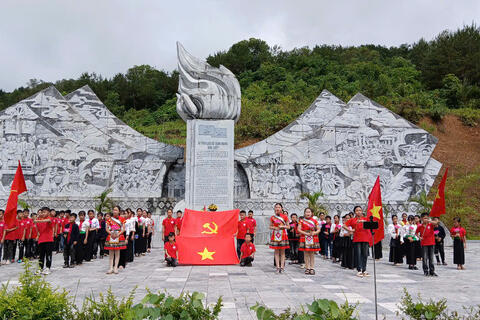 <a href="/hoat-dong-doi" title="Hoạt động Đội" rel="dofollow">Hoạt động Đội</a>