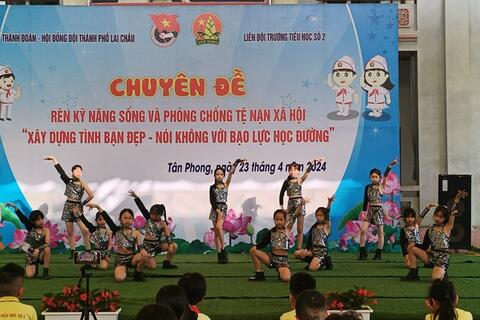 <a href="/hoat-dong/cong-tac-thieu-nien-nhi-dong2" title="CÔNG TÁC THIẾU NIÊN, NHI ĐỒNG" rel="dofollow">CÔNG TÁC THIẾU NIÊN, NHI ĐỒNG</a>