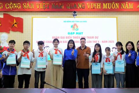 THIẾU NHI LAI CHÂU TỰ HÀO VẼ NÊN NON SÔNG THỐNG NHẤT