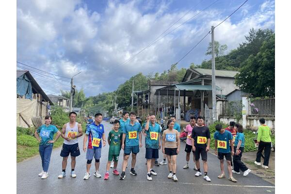 ĐOÀN XÃ THÈN SIN PHỐI HỢP UBND XÃ TỔ CHỨC GIẢI CHẠY VIỆT DÃ NĂM 2025 THU HÚT 50 VẬN ĐỘNG VIÊN THAM GIA