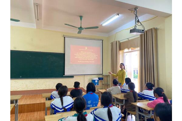 Hội đồng Đội huyện Sìn Hồ tổ chức hội nghị tập huấn kỹ năng phòng, chống bạo lực, xâm hại trẻ em; kỹ năng bảo vệ trẻ em tương tác lành mạnh, sáng tạo trên không gian mạng cho giáo viên làm Tổng phụ trách Đội