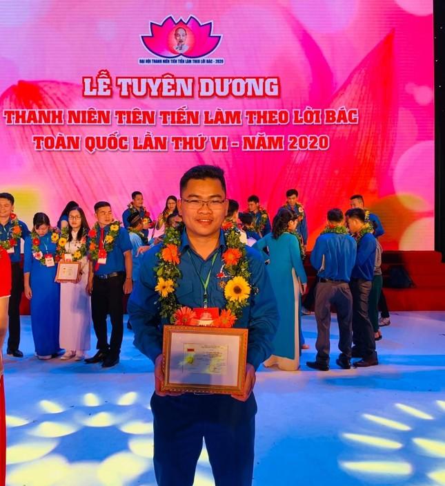 Chàng bác sỹ dân tộc Thổ hết lòng vì người bệnh ảnh 1