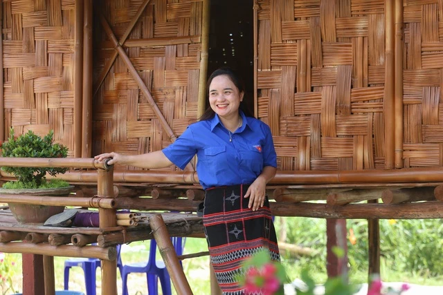 Cô gái Tà Ôi làm du lịch cộng đồng thu trăm triệu vào mùa cao điểm- Ảnh 1.